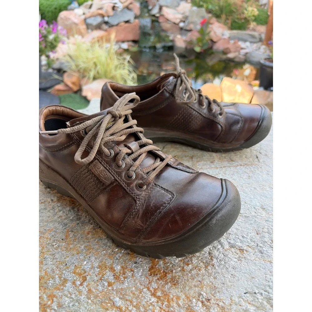 KEEN Presidio Mens 9.5 Wide Brown Leather Walking Shoes Low Top Oxfords
